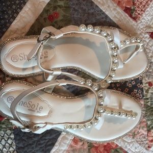 Women’s sandals, white. Size 39 or 8